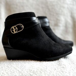 Black Giani Bernini ankle boots.